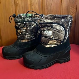 Boys camo snow boots